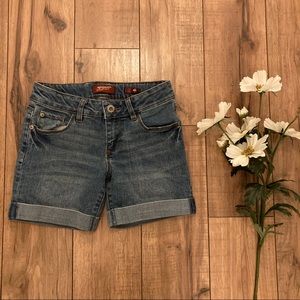 🪴3/$15 Arizona Jean Co. light wash midi shorts